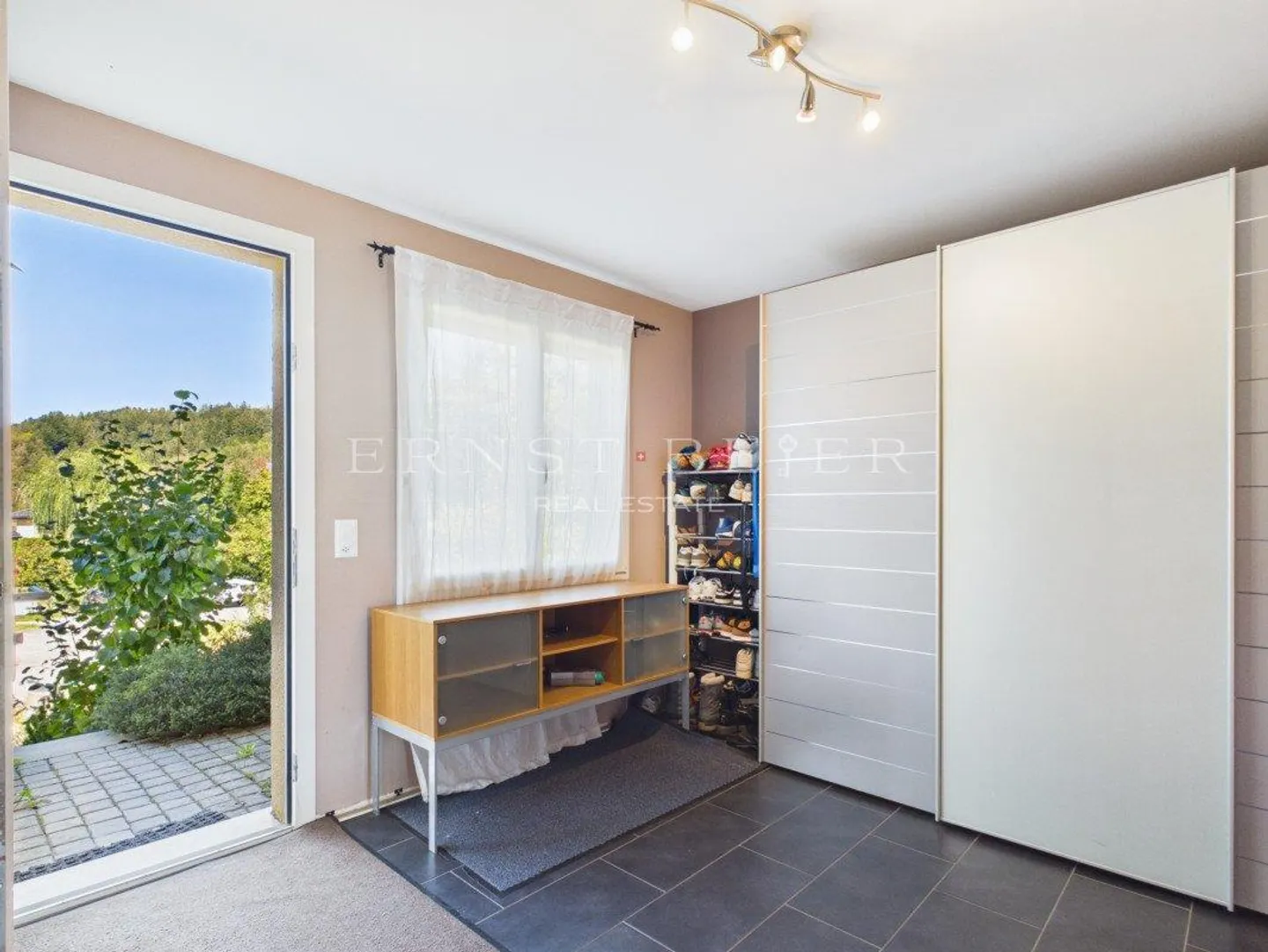 Schöne individuelle Villa in einer ruhigen und grünen Umgebung ohne Einsicht - Foto 2 von 13