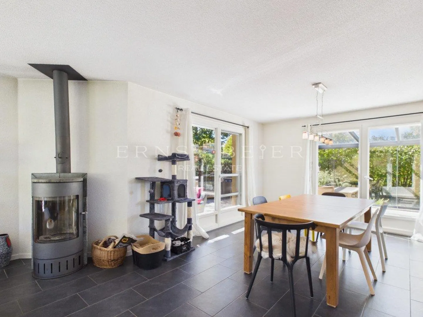 Schöne individuelle Villa in einer ruhigen und grünen Umgebung ohne Einsicht - Foto 4 von 13