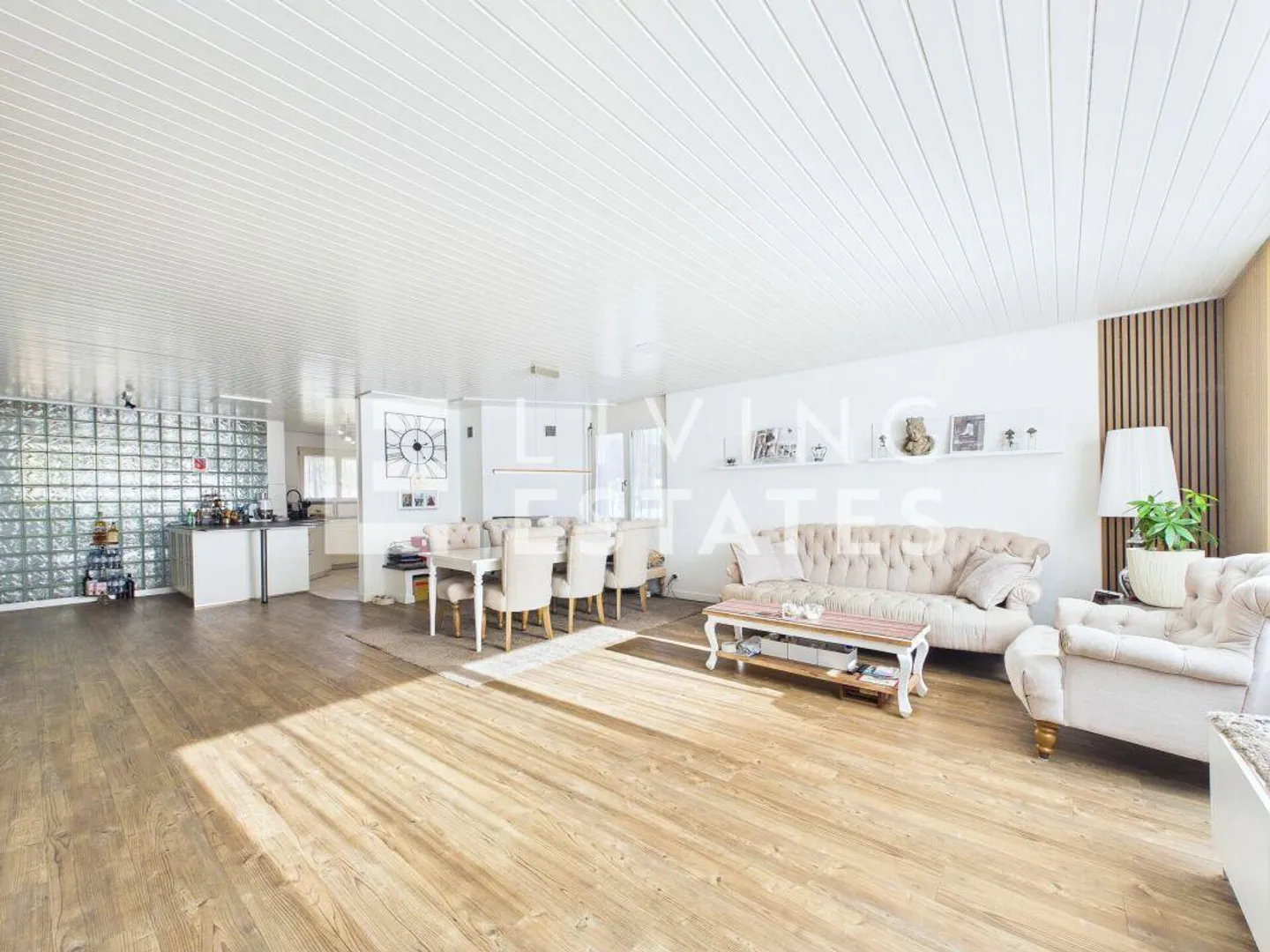 LIVING WITH STYLE - SPACIOUS, GROUND FLOOR, RENOVATED - Photo 4 of 18