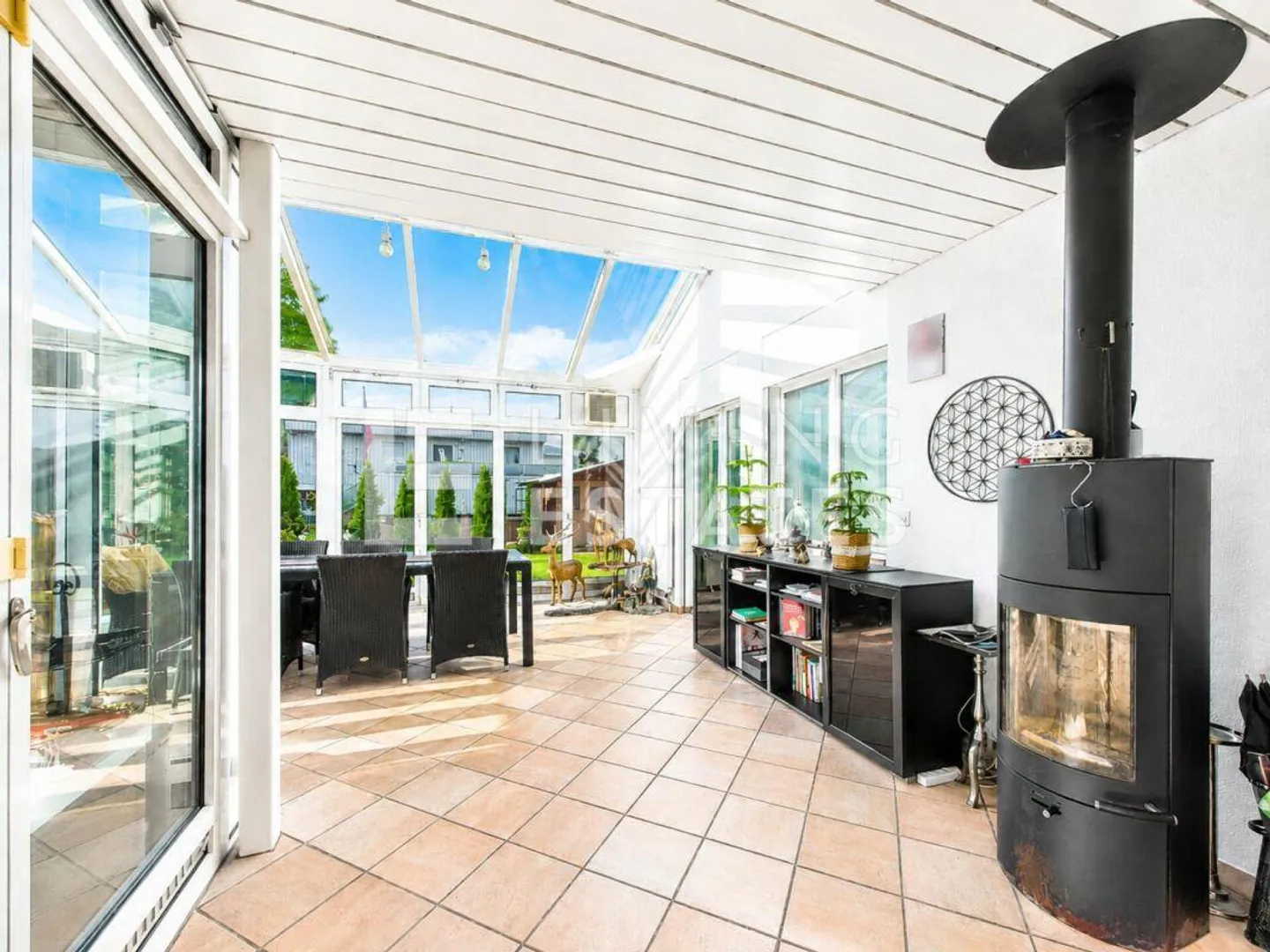 LIVING WITH STYLE - SPACIOUS, GROUND FLOOR, RENOVATED - Photo 8 of 18