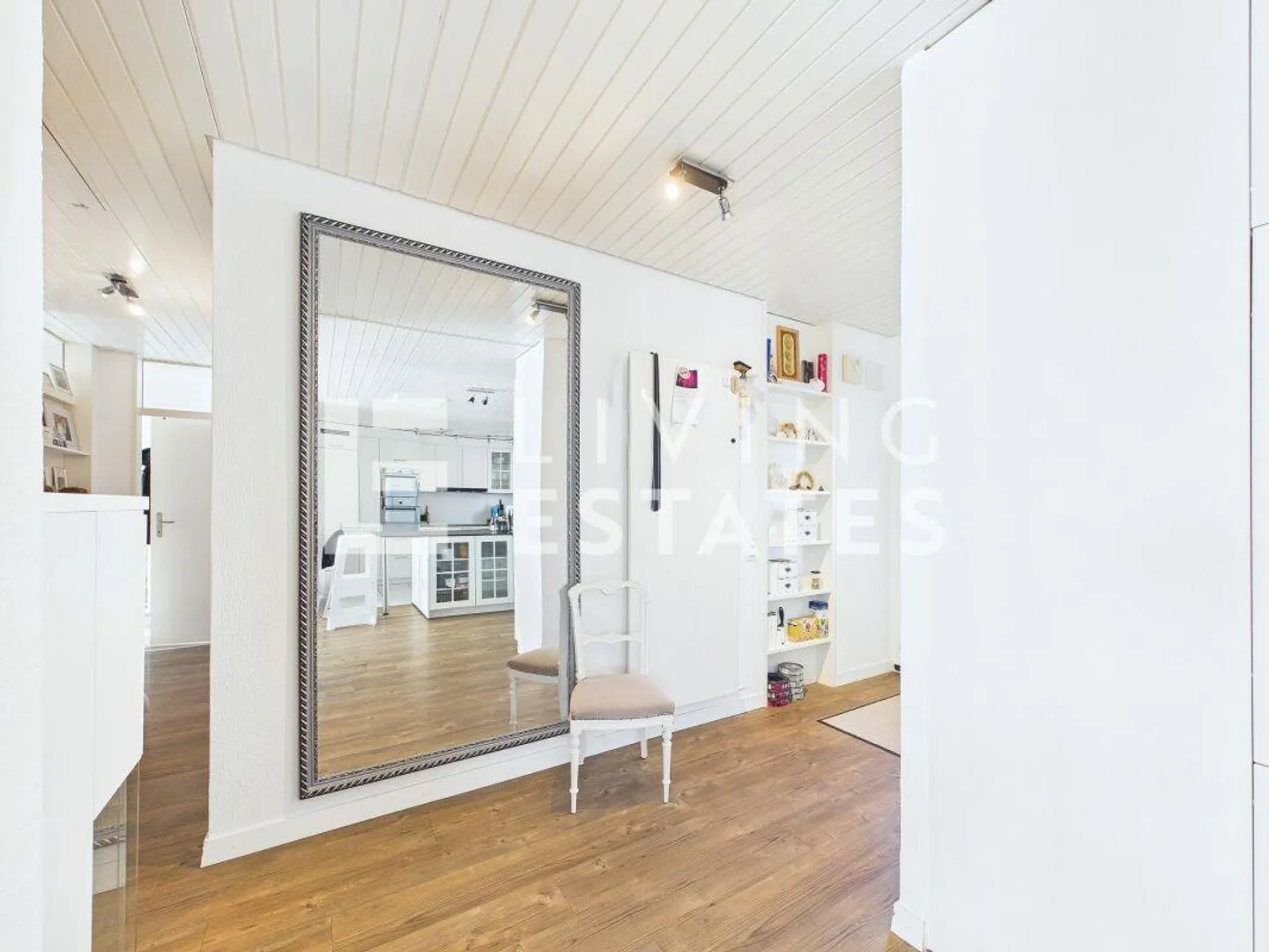 LIVING WITH STYLE - SPACIOUS, GROUND FLOOR, RENOVATED - Photo 10 of 18