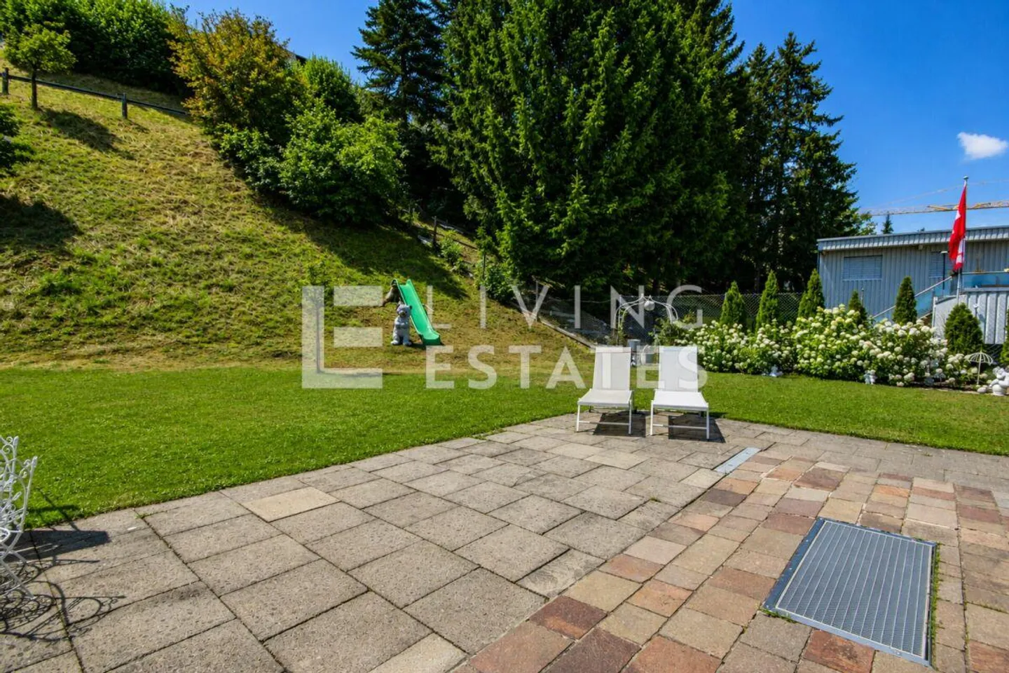 LIVING WITH STYLE - SPACIOUS, GROUND FLOOR, RENOVATED - Photo 15 of 18