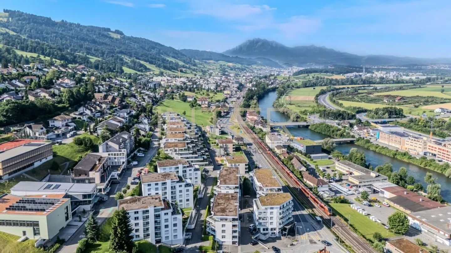 Traumhafte Gartenwohnung mit 131.6 m² Nettowohnfläche - Weitblick & Ruhe - Foto 2 von 18