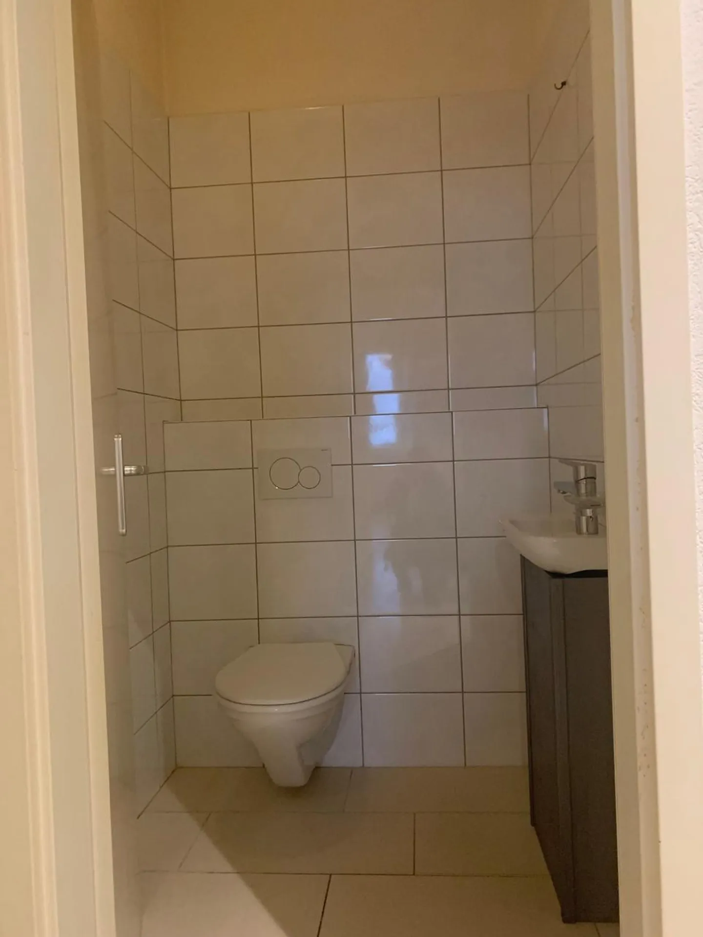 Primo mese di affitto offerto! Appartamento di 3 stanze situato al piano terra - Foto 8 di 10