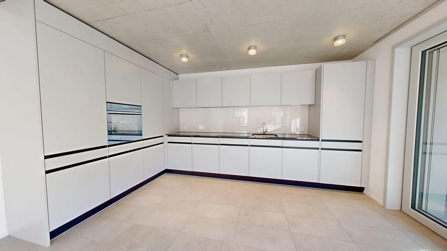 At the quiet foot of Uetliberg awaits you a spacious 4.5-room apartment - Photo 4 of 8