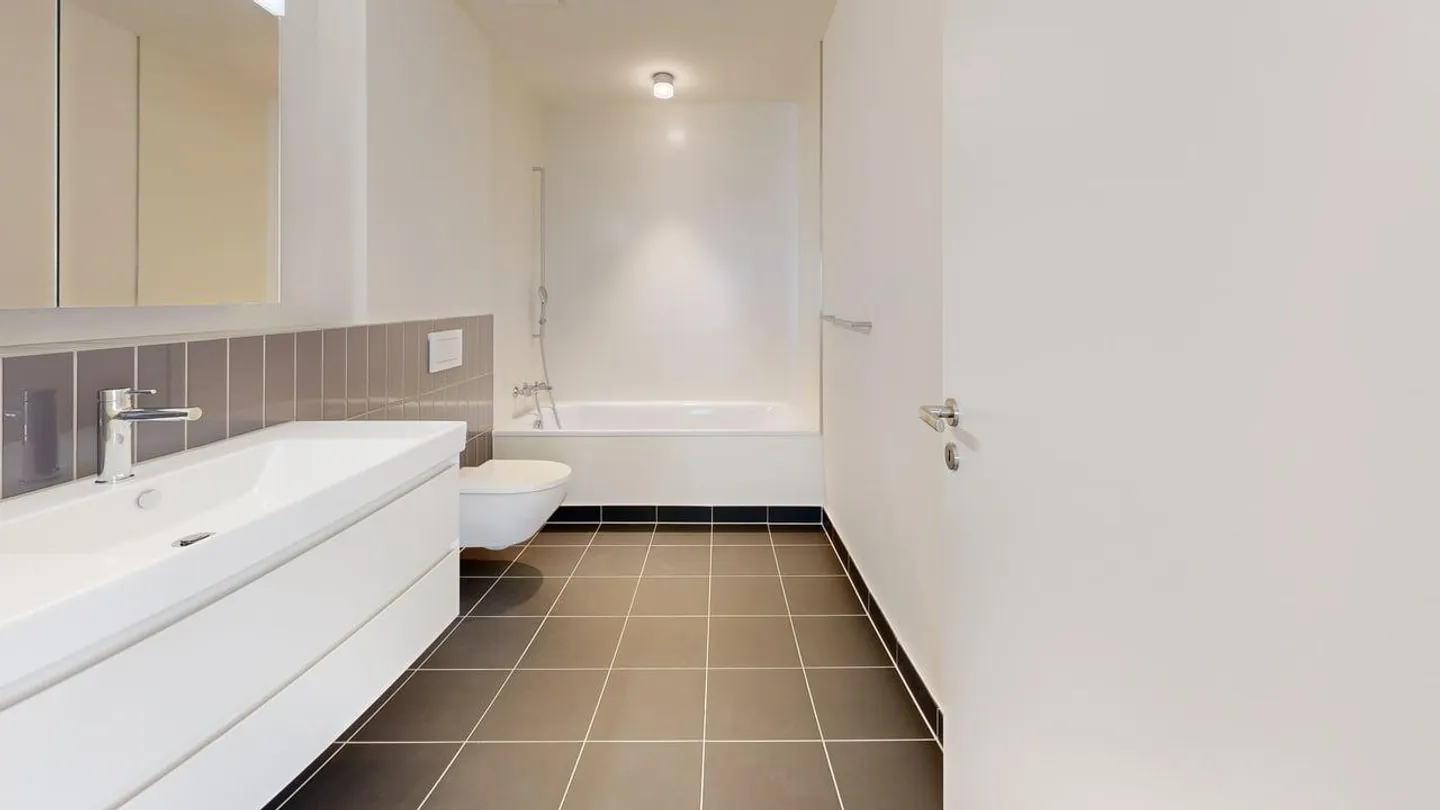 At the quiet foot of Uetliberg awaits you a spacious 4.5-room apartment - Photo 5 of 8