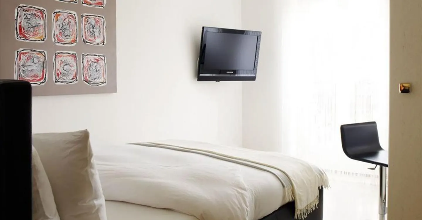 Charming Studio Apartment - Photo 1 of 4