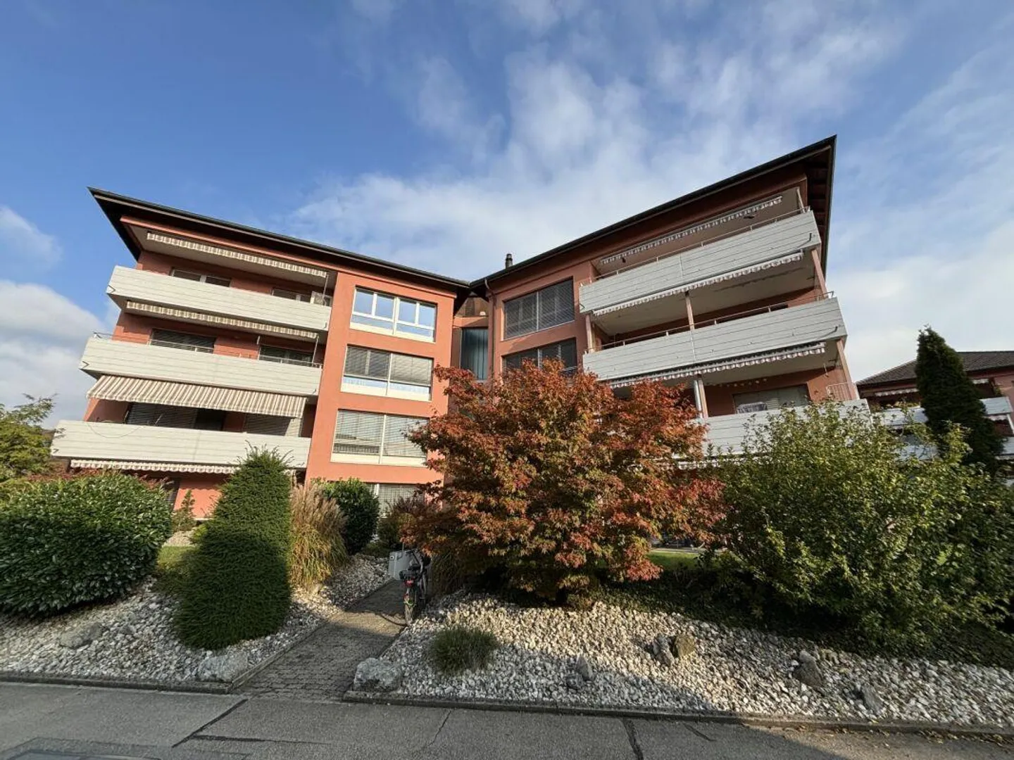 Vivere direttamente sull'Aare con vista sulle Alpi - Foto 1 di 12