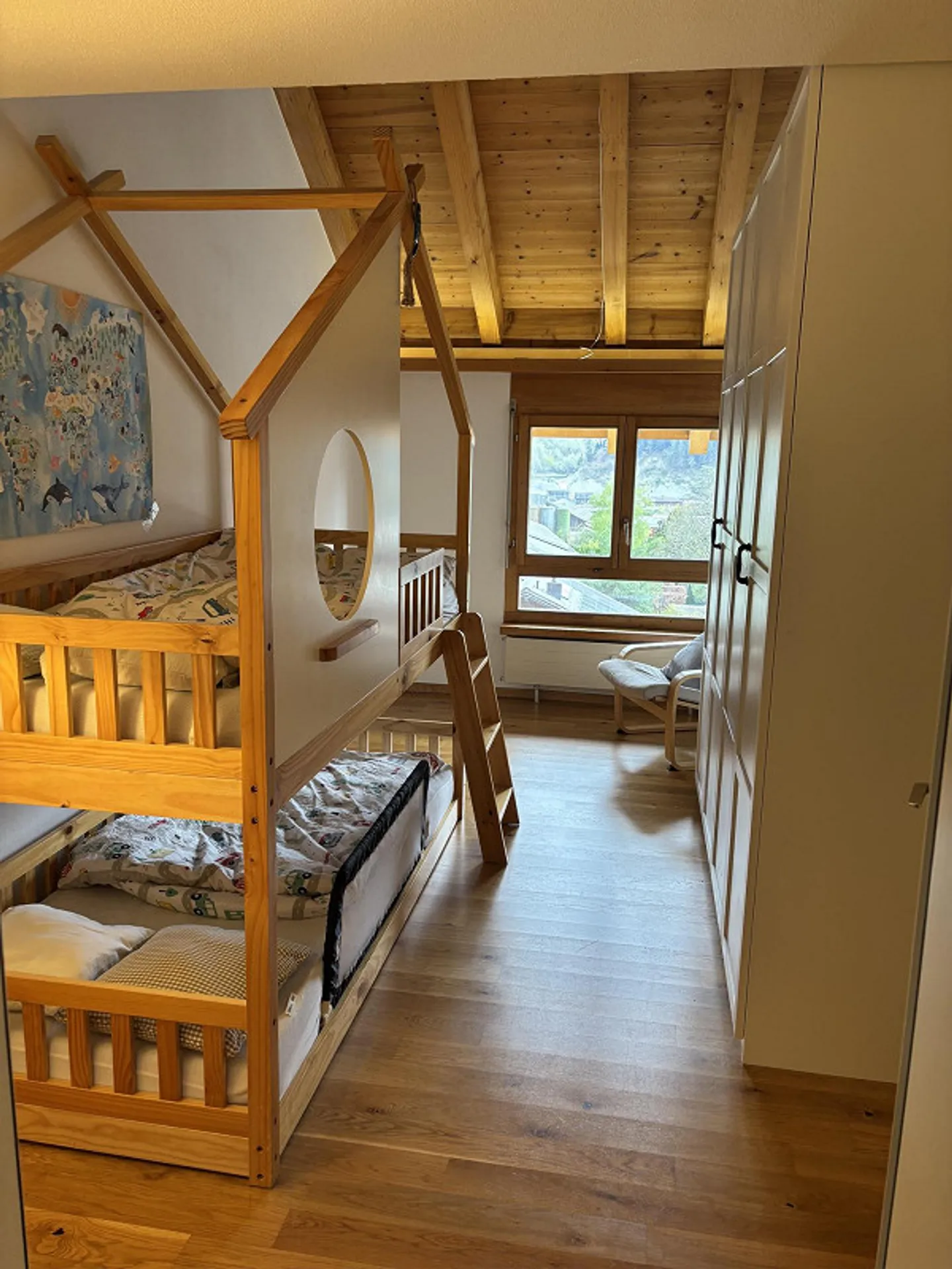 Charming 3.5-room attic apartment with attic expansion and mountain view in Tamin - Photo 8 of 15
