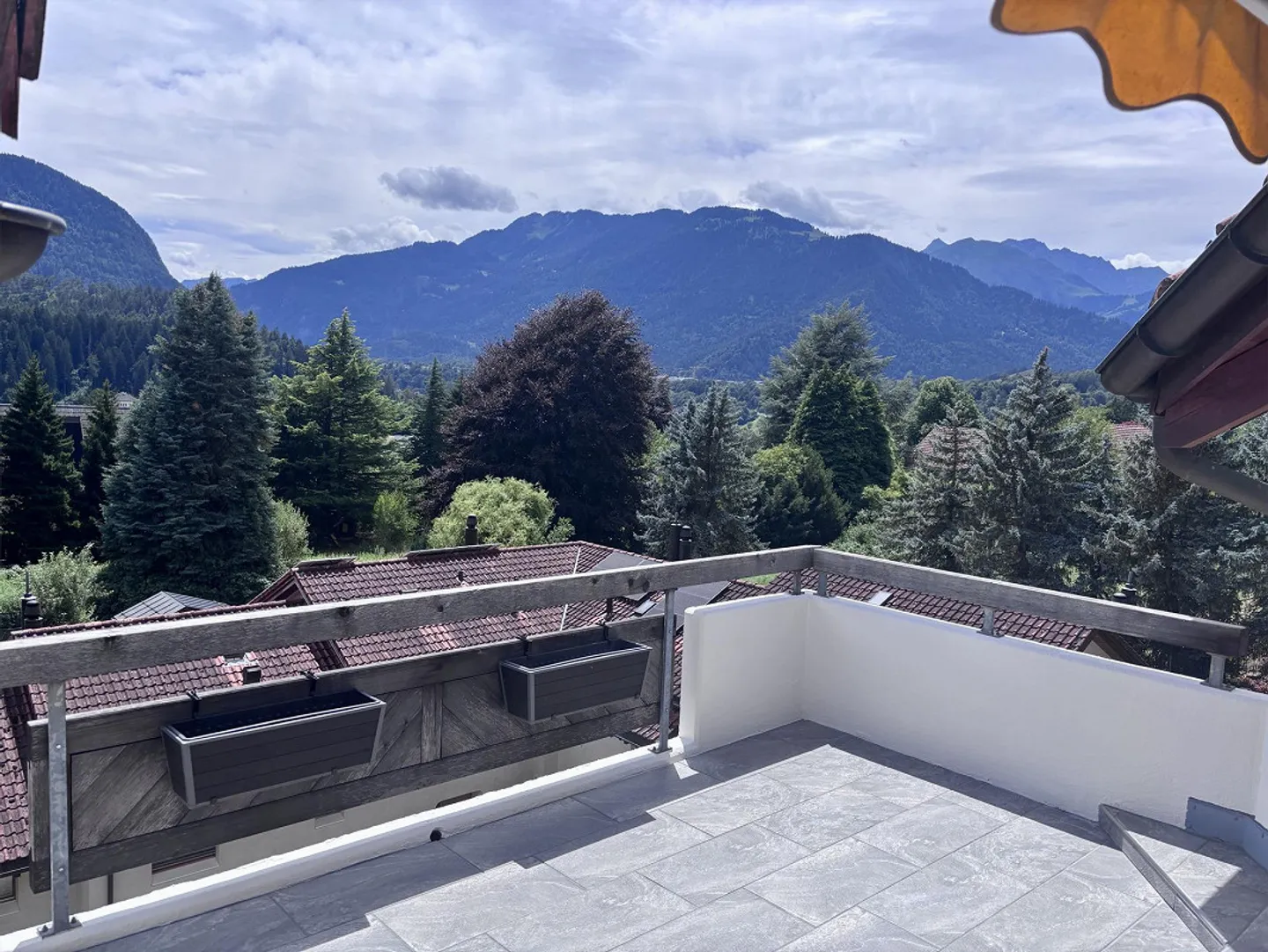 Charming 3.5-room attic apartment with attic expansion and mountain view in Tamin - Photo 12 of 15