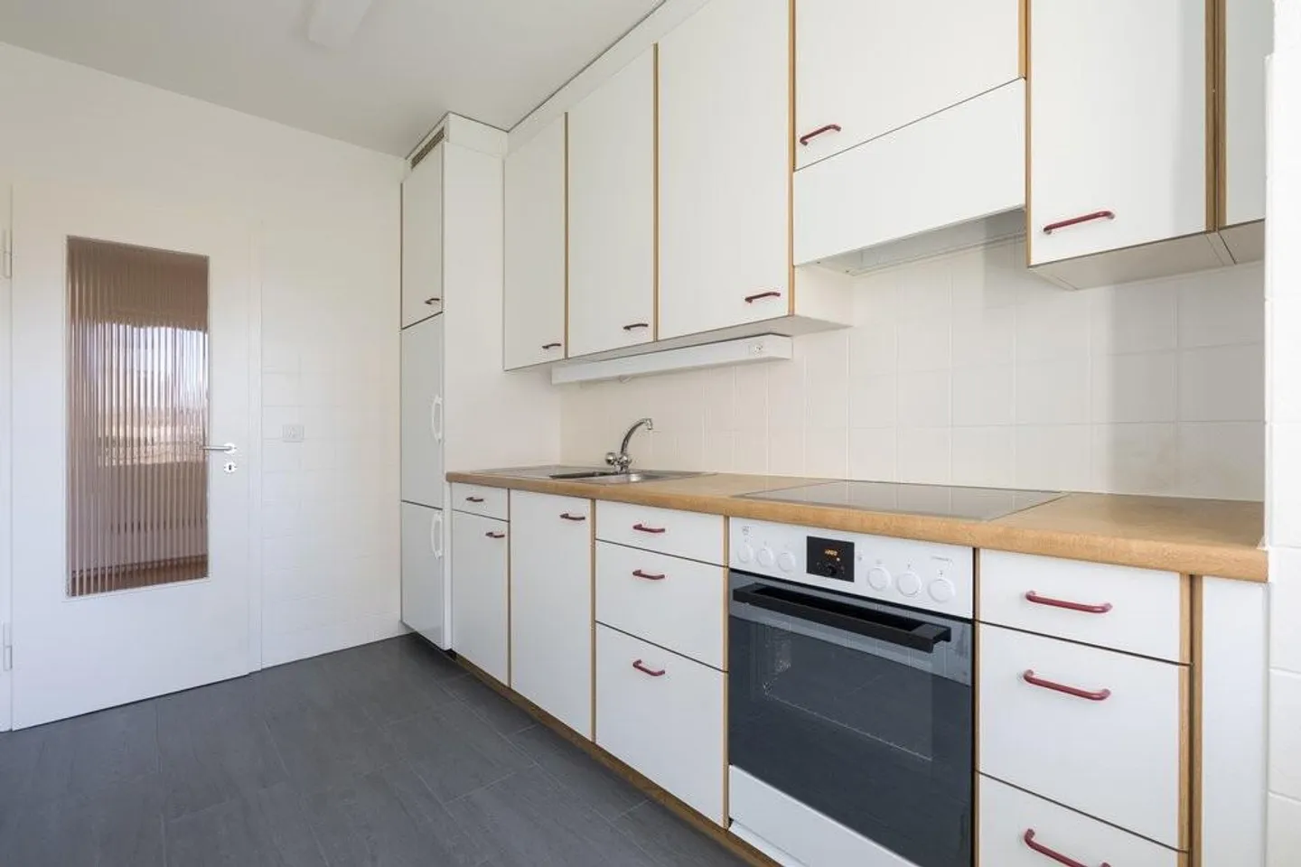 Cozy apartment in Allschwil with its own washer-dryer - Photo 5 of 8