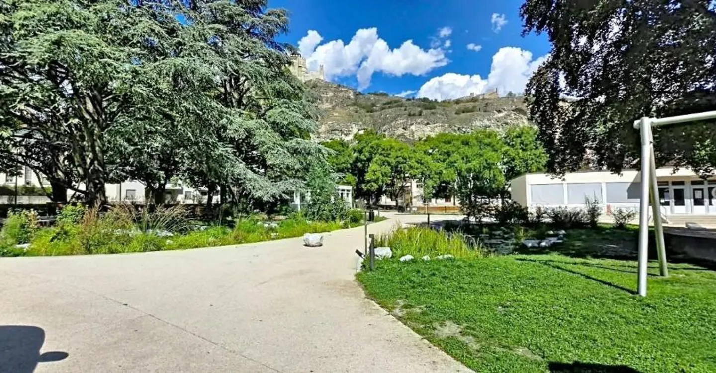 Living in the heart of Sion - Photo 4 of 10