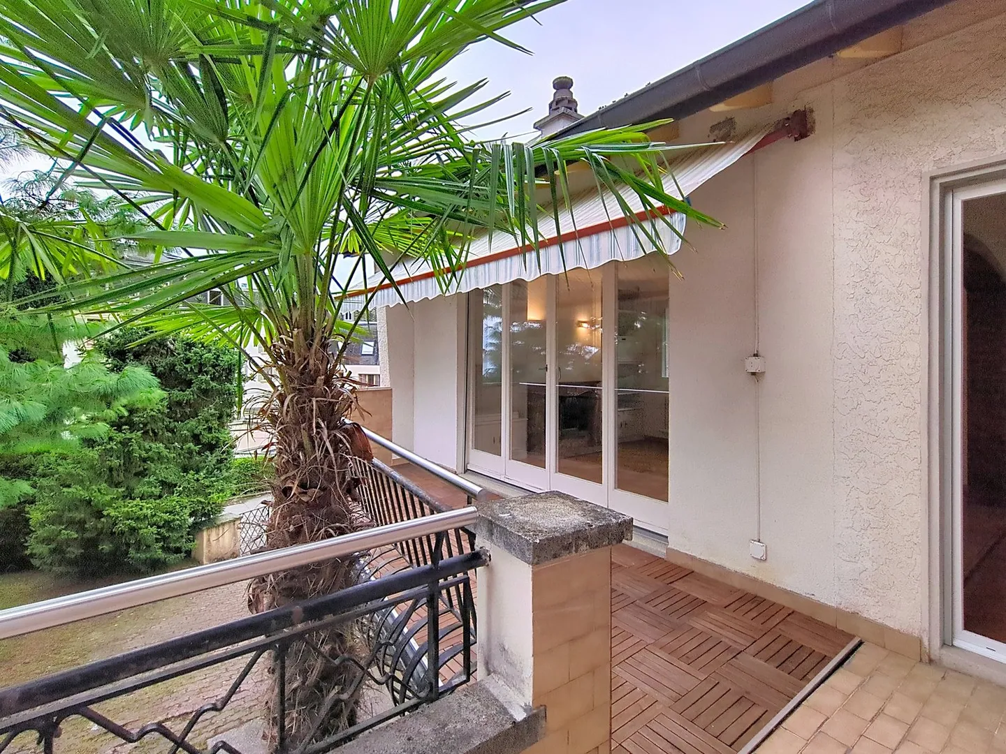 Einfamilienhaus mit großem baumgesäumten Garten und nahe bei den Annehmlichkeiten! - Foto 6 von 20