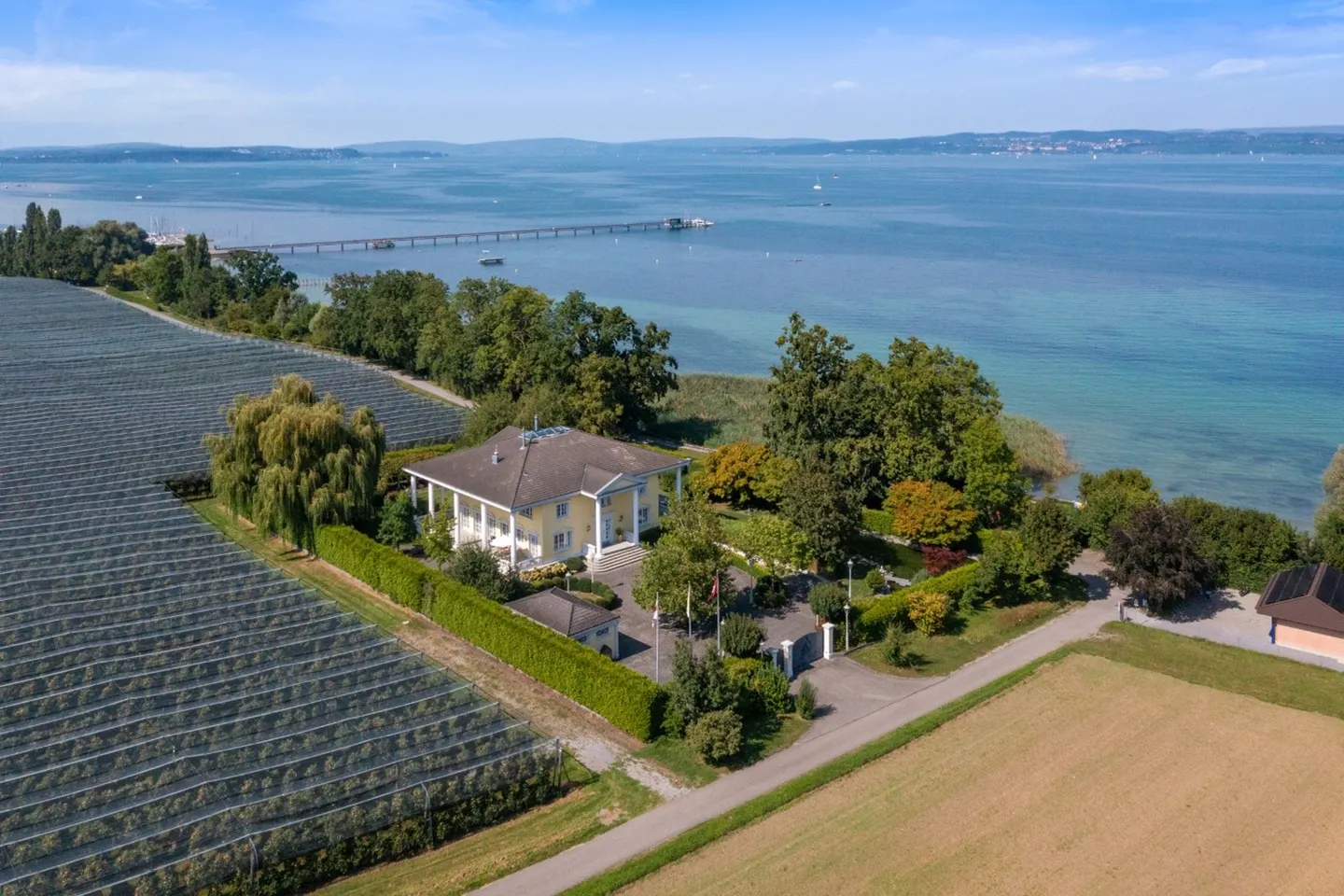Luxus Villa mit Seeblick - Foto 2 von 11