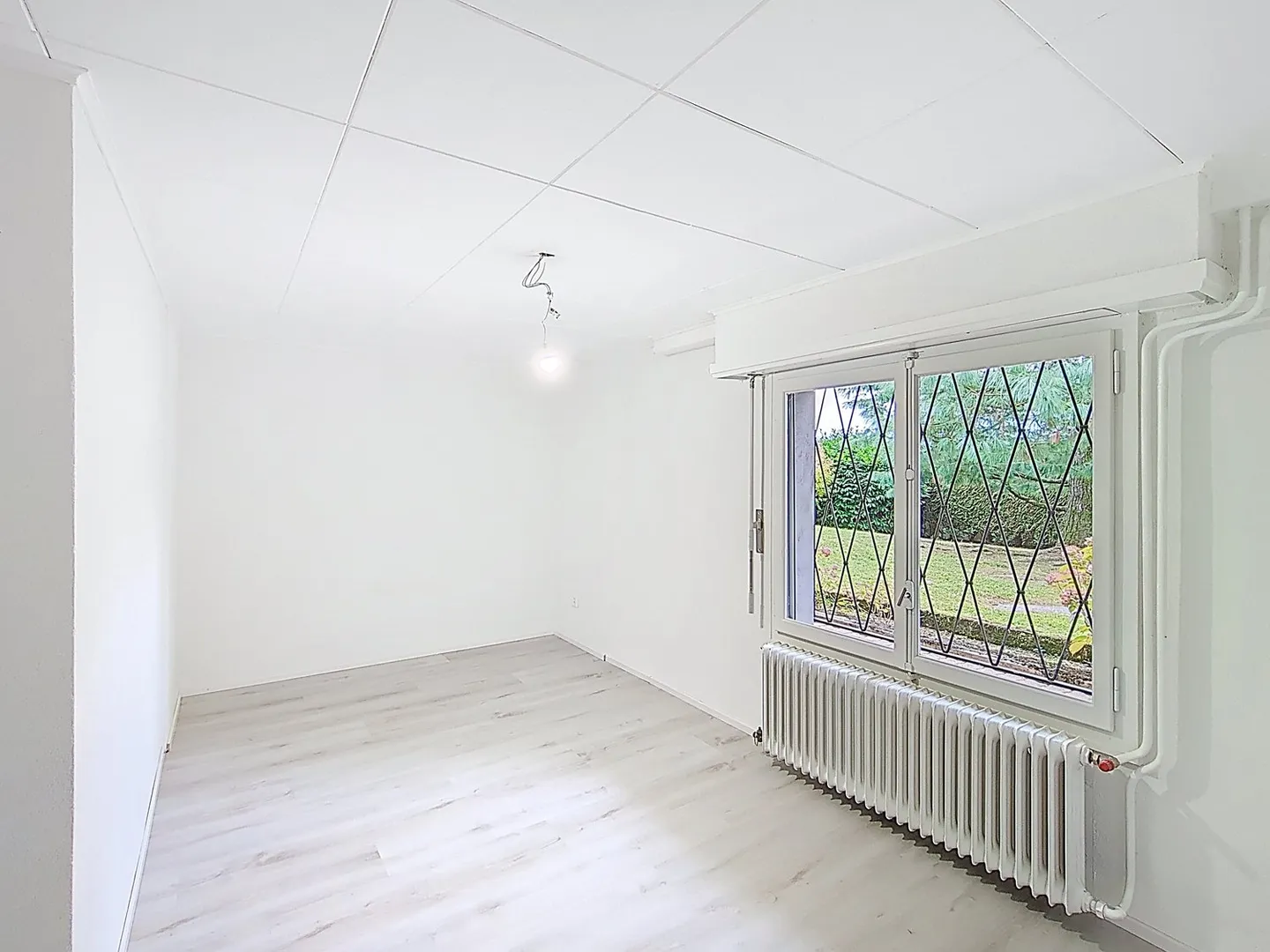 Einfamilienhaus mit großem baumgesäumten Garten und nahe bei den Annehmlichkeiten! - Foto 10 von 20
