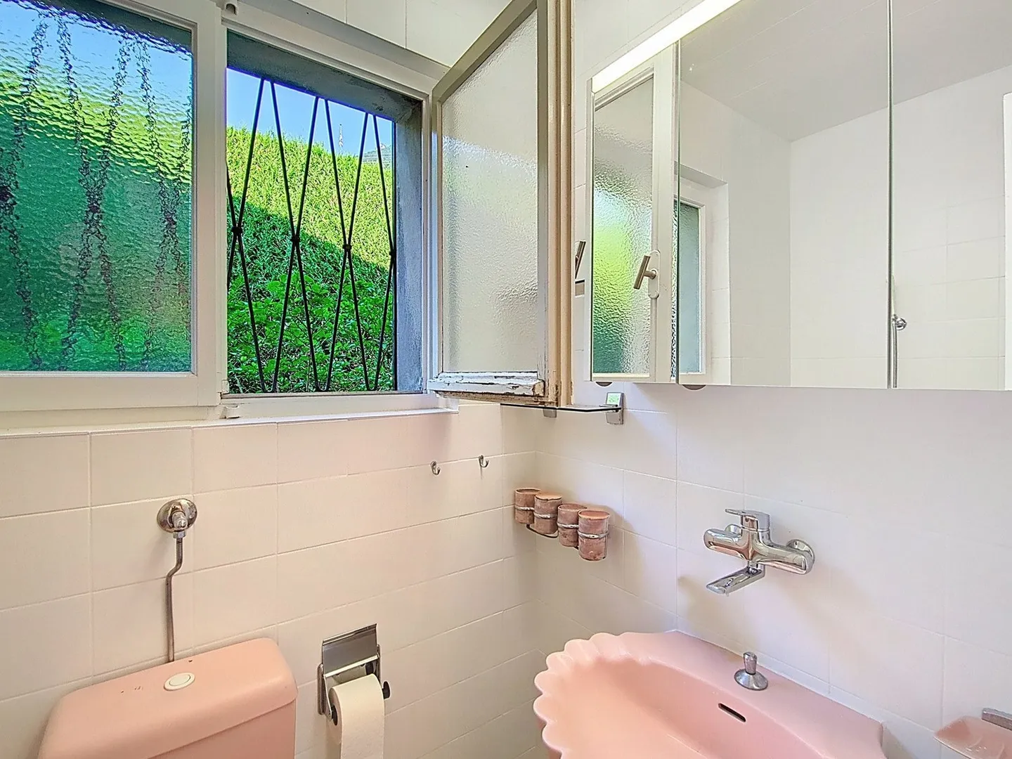 Einfamilienhaus mit großem baumgesäumten Garten und nahe bei den Annehmlichkeiten! - Foto 11 von 20