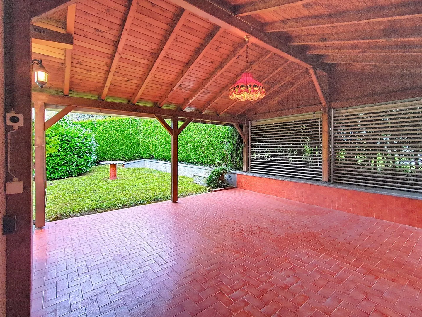 Einfamilienhaus mit großem baumgesäumten Garten und nahe bei den Annehmlichkeiten! - Foto 18 von 20