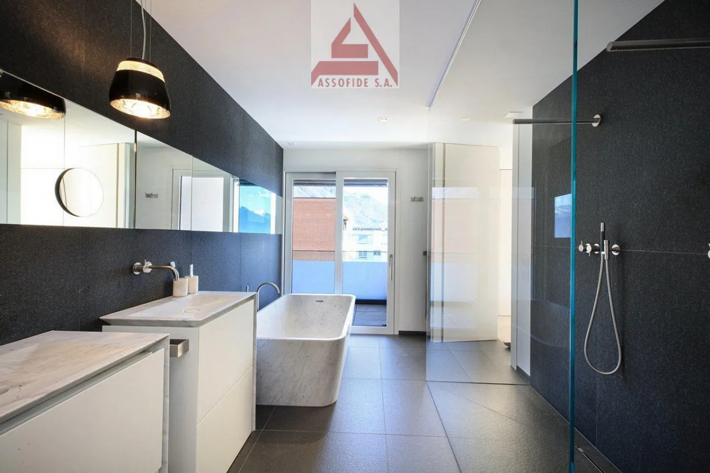 Appartement duplex en attique luxueux - Photo 6 sur 8