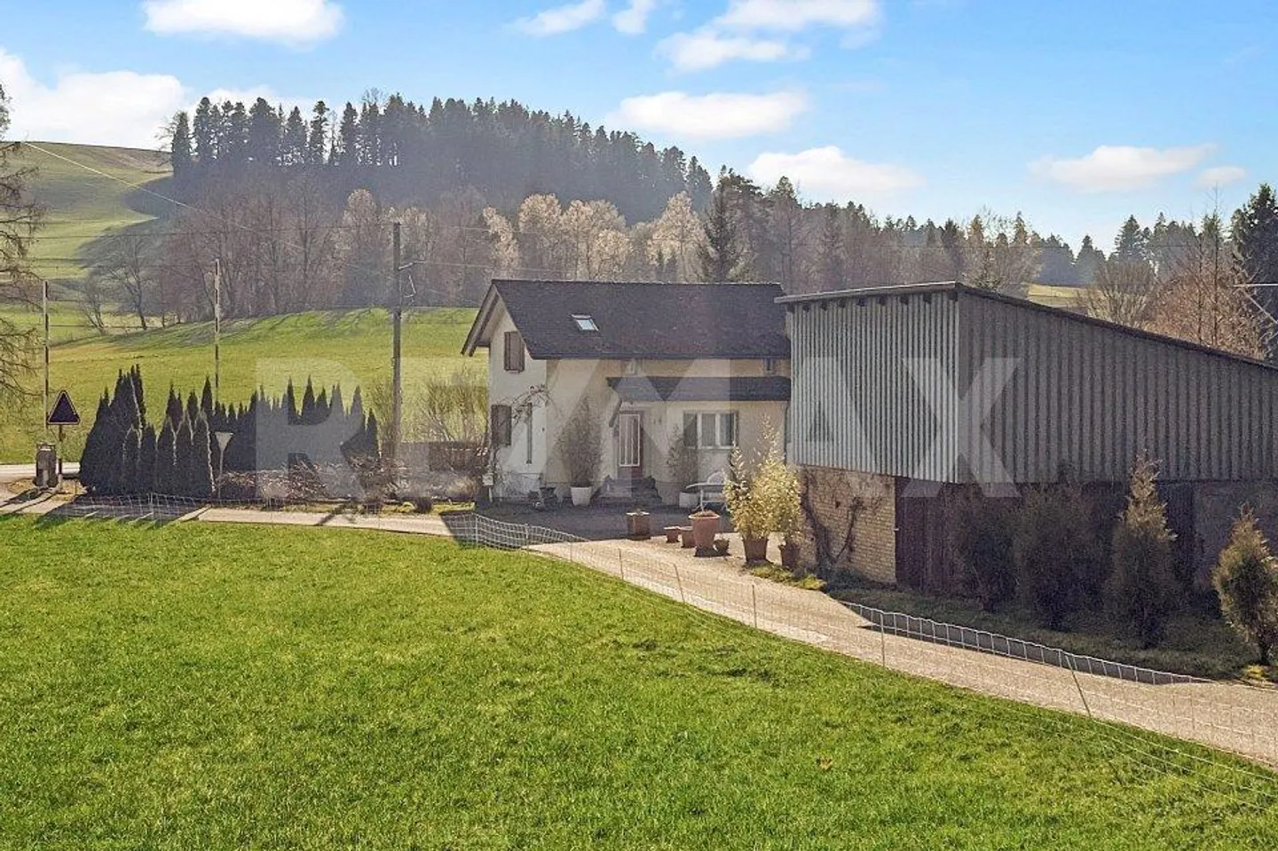 Casa di guardia accogliente con laboratorio, sorgente d'acqua propria, legno... - Foto 2 di 11