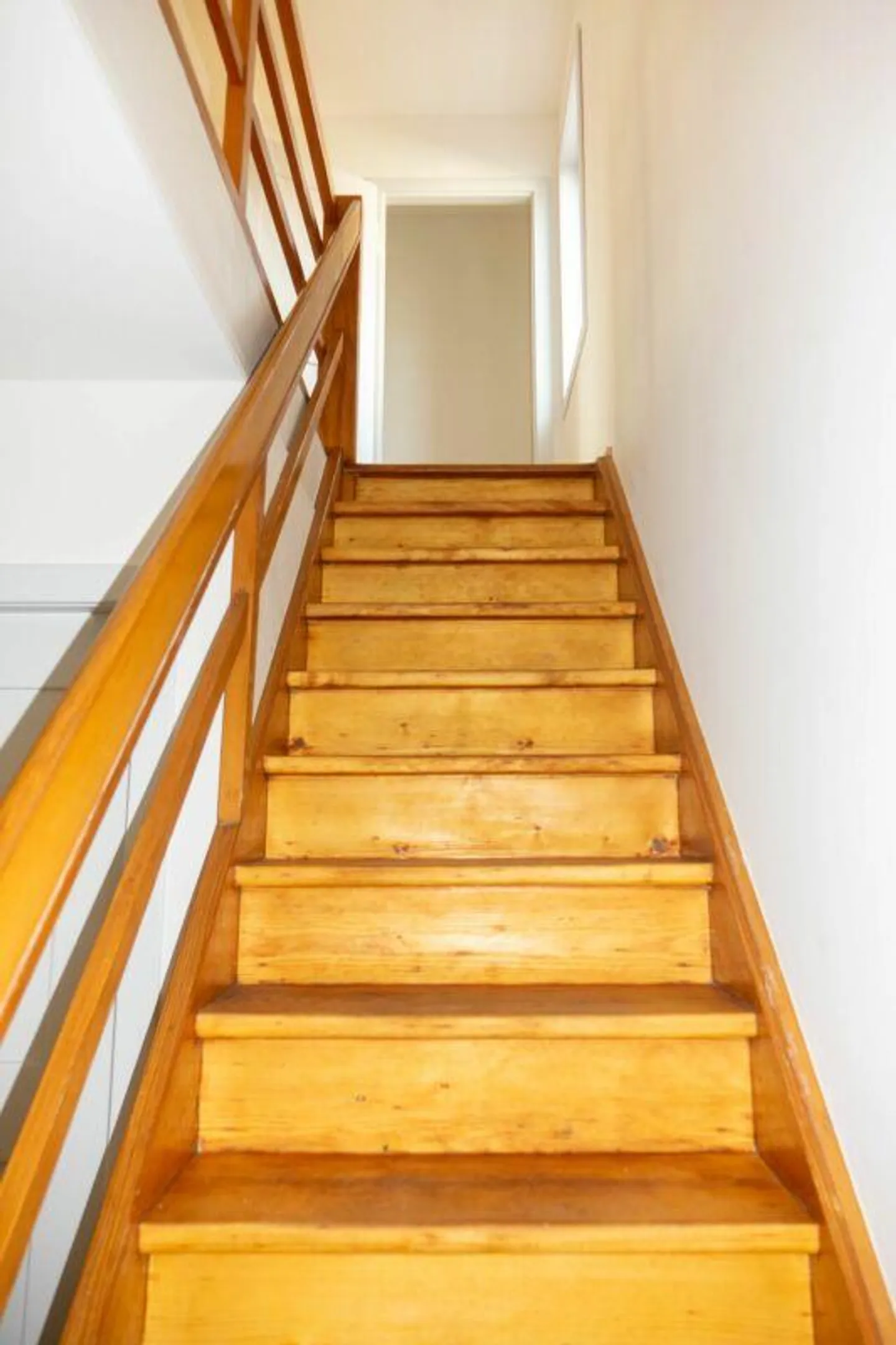 Casa a schiera con giardino in una bella posizione in affitto. - Foto 8 di 18