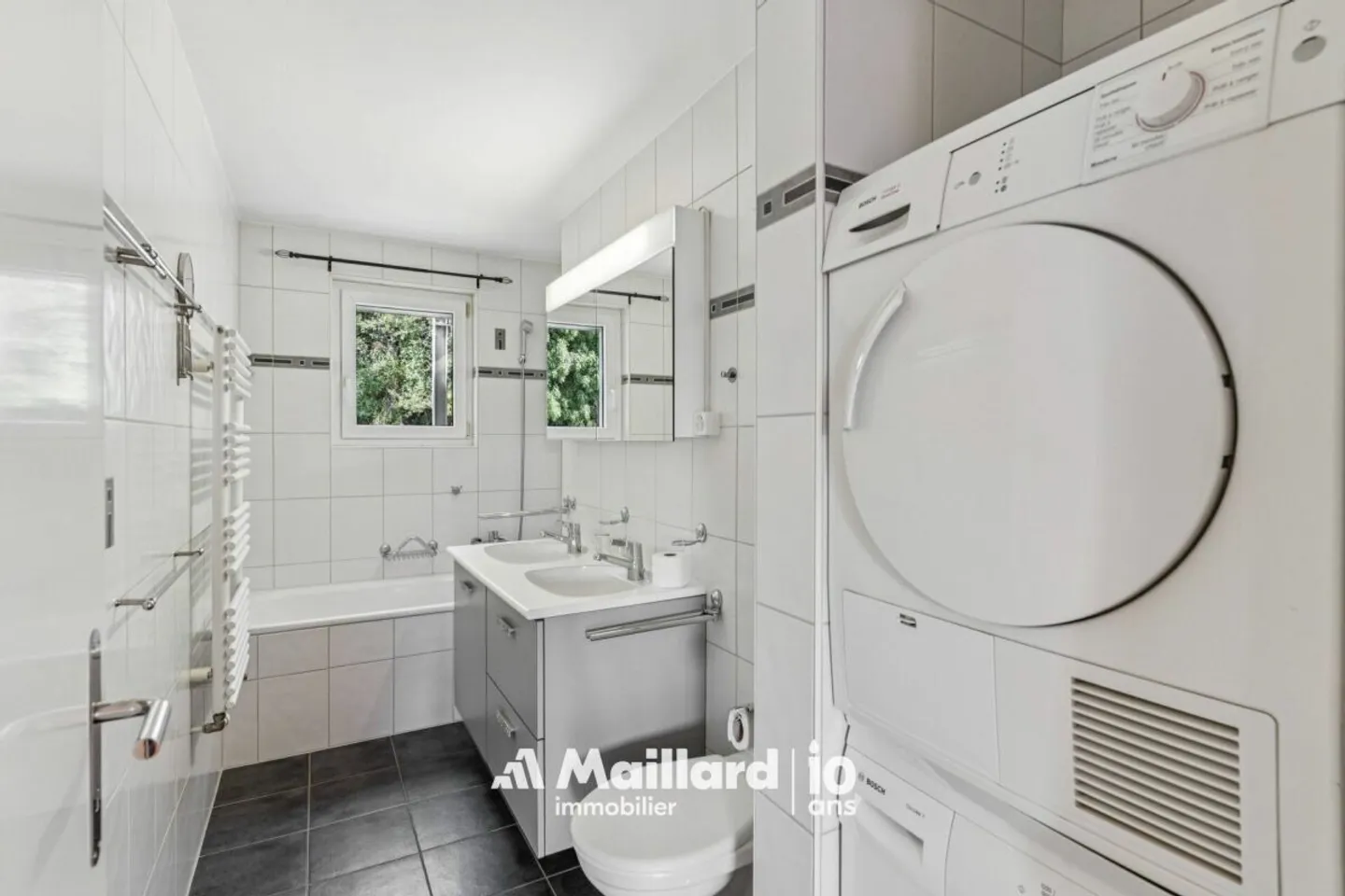 Spacious 4.5 room apartment with 2 balconies and garden in Givisiez - Photo 9 of 13