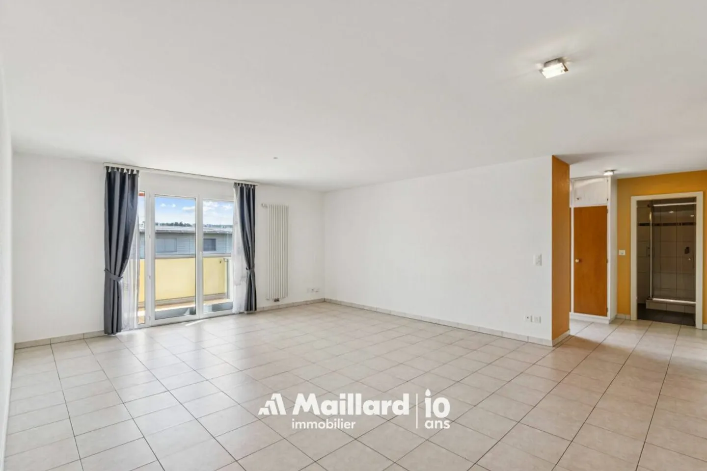 Spacious 4.5 room apartment with 2 balconies and garden in Givisiez - Photo 2 of 13