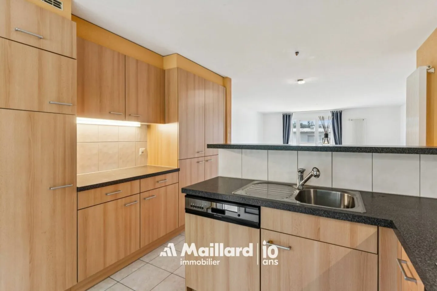 Spacious 4.5 room apartment with 2 balconies and garden in Givisiez - Photo 4 of 13