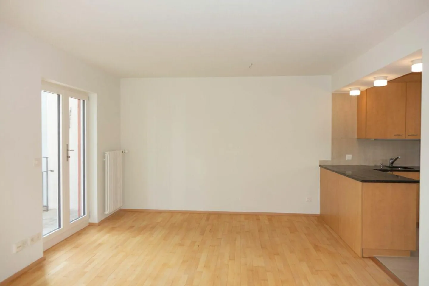 Casa a schiera con giardino in una bella posizione in affitto. - Foto 3 di 18