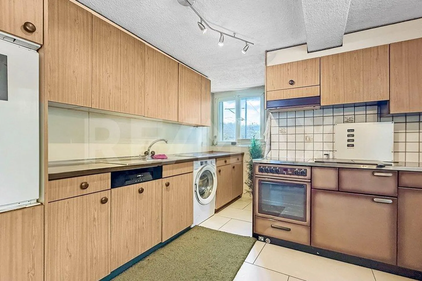 Casa di guardia accogliente con laboratorio, sorgente d'acqua propria, legno... - Foto 8 di 11