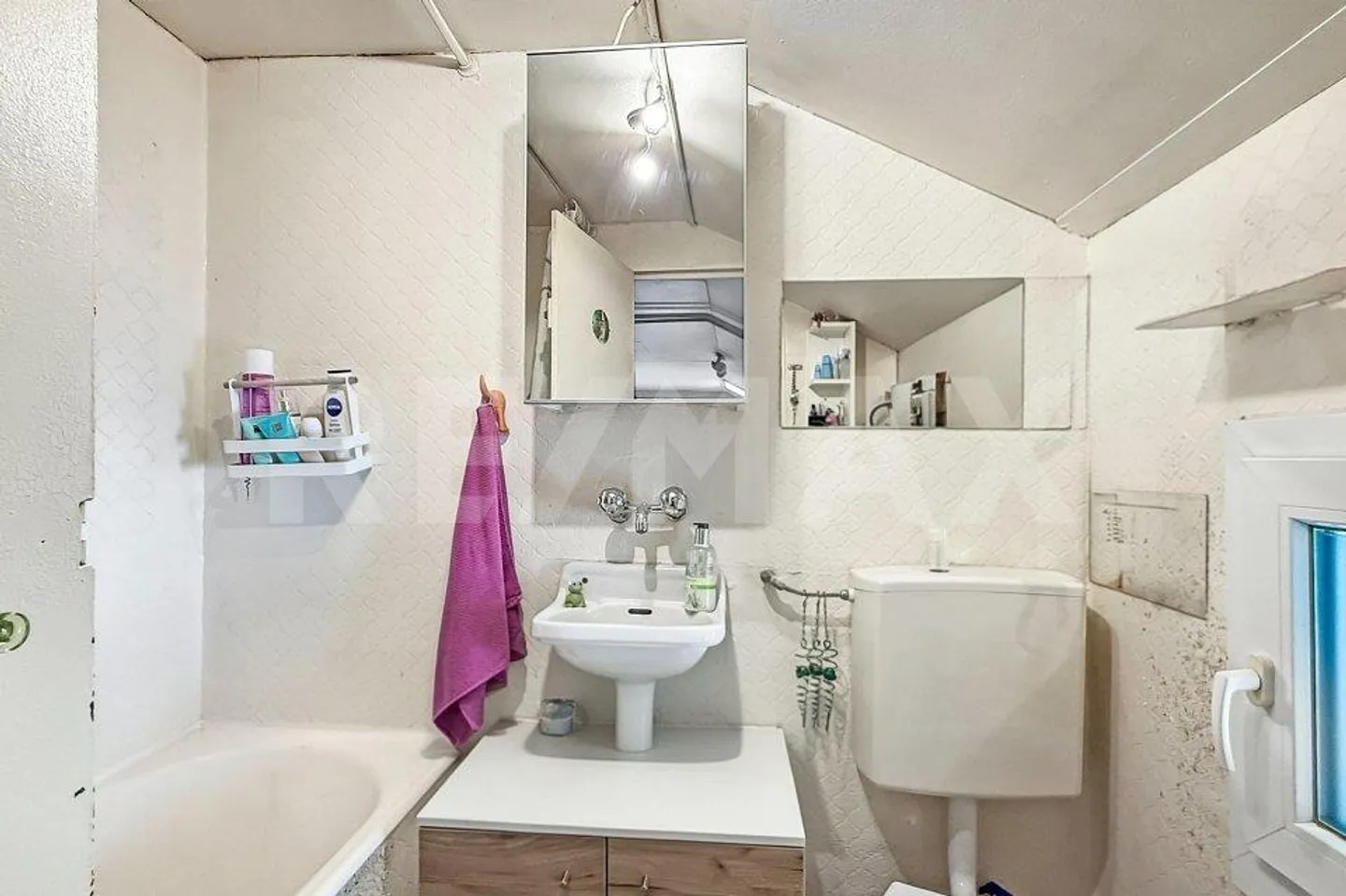 Casa di guardia accogliente con laboratorio, sorgente d'acqua propria, legno... - Foto 9 di 11