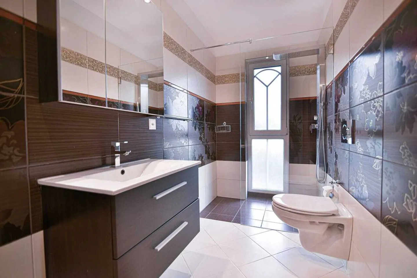 Casa unifamiliare di 8,5 stanze con piscina e vista panoramica a Stüsslingen - Foto 5 di 13