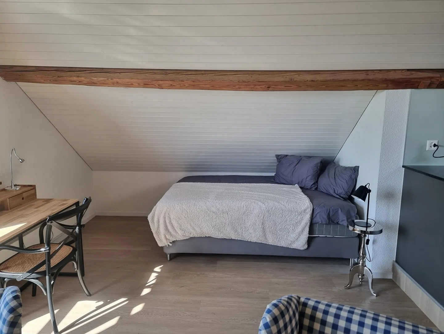 Incantevole appartamento mansardato arredato con una nuova cucina e tanto carattere! - Foto 4 di 7