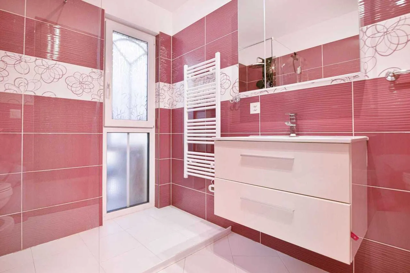 Casa unifamiliare di 8,5 stanze con piscina e vista panoramica a Stüsslingen - Foto 9 di 13