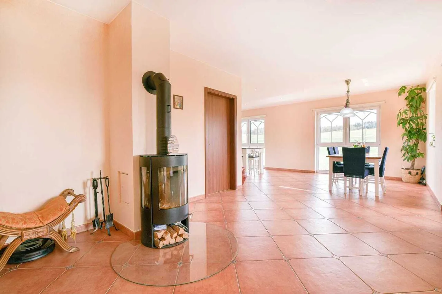 Casa unifamiliare di 8,5 stanze con piscina e vista panoramica a Stüsslingen - Foto 3 di 13