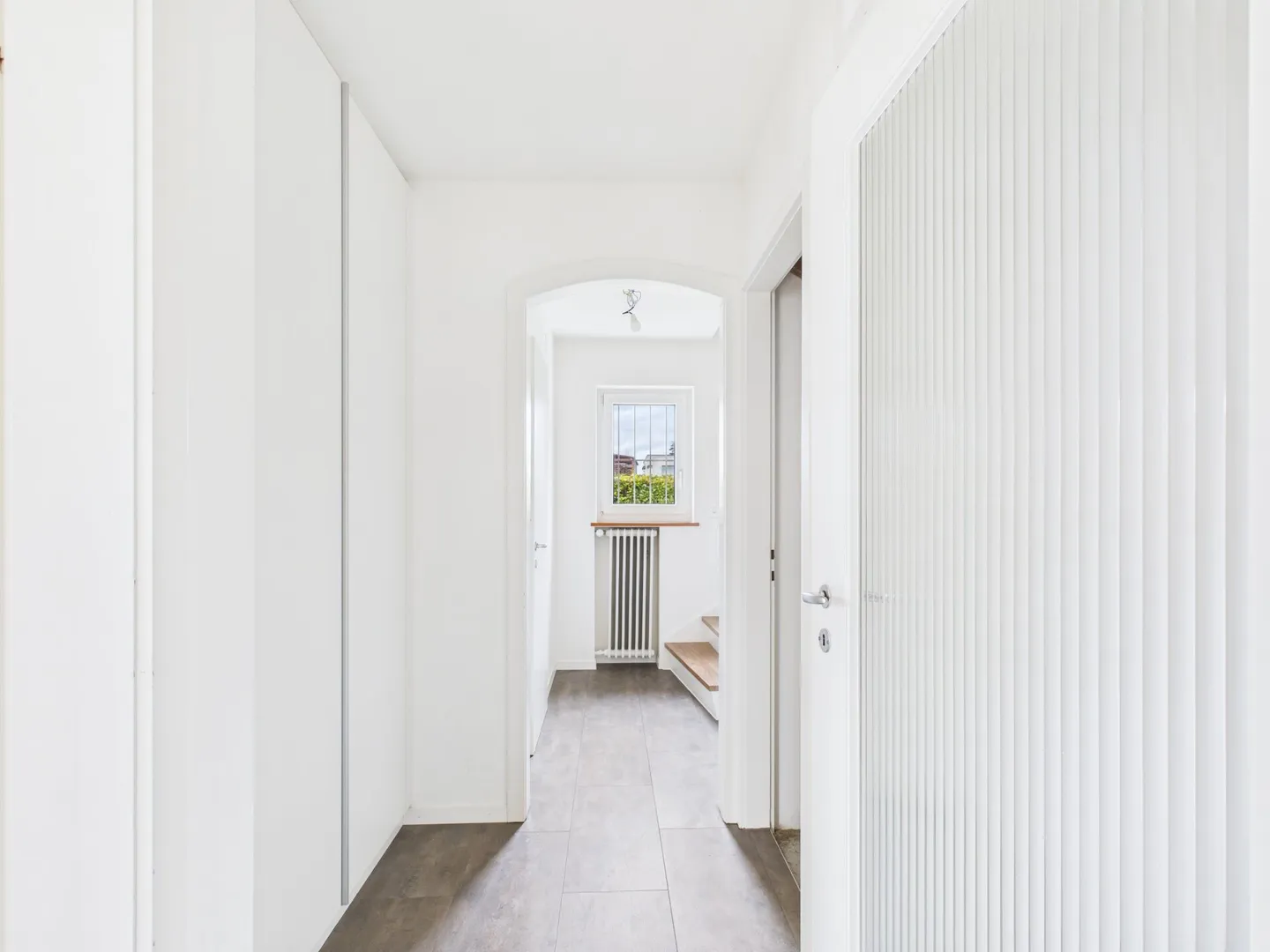 Casa affascinante con grande giardino in posizione tranquilla - Foto 4 di 13