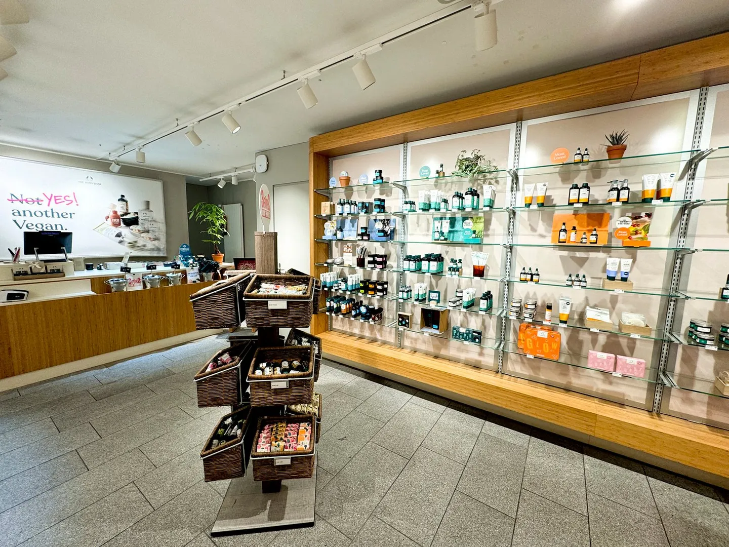 grosse Ladenfläche in Schaffhausen in charmantem Erker-Altstadthaus - Foto 2 von 12