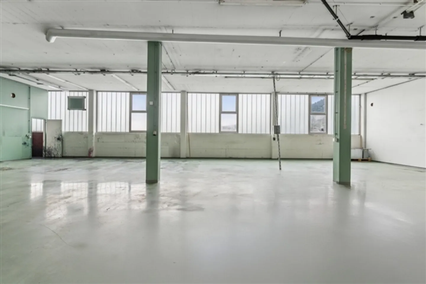 Espace de stockage et d'atelier spacieux dans le quartier industriel d'Oberfeld - Photo 6 sur 9