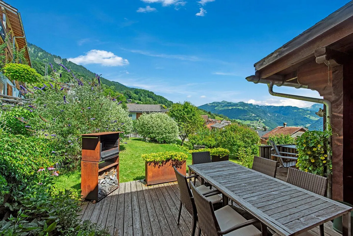 Fanas: Incantevole casa unifamiliare con appartamento e giardino - Foto 1 di 6