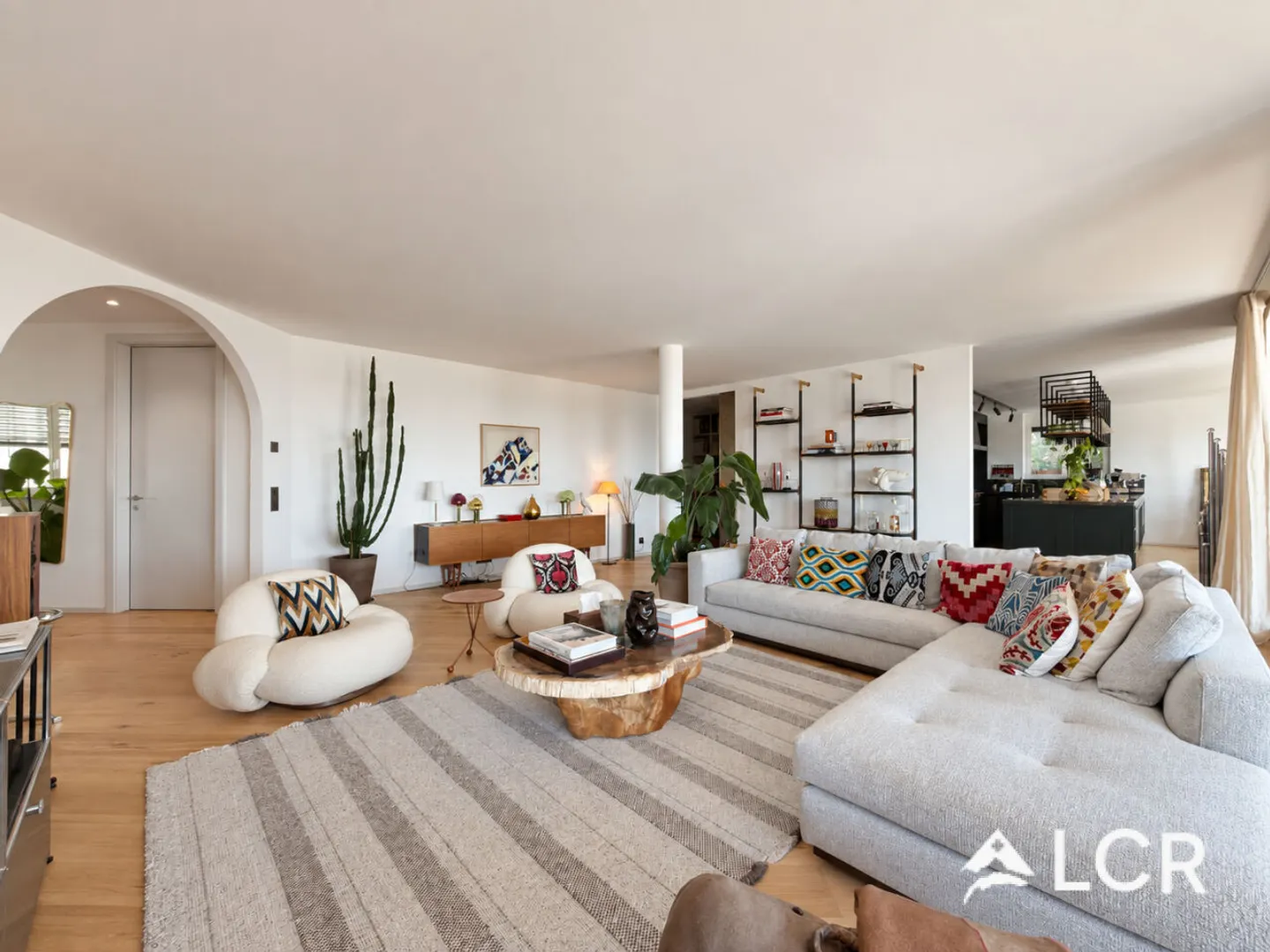 Stunning Apartment with Terrace - Photo 2 of 13