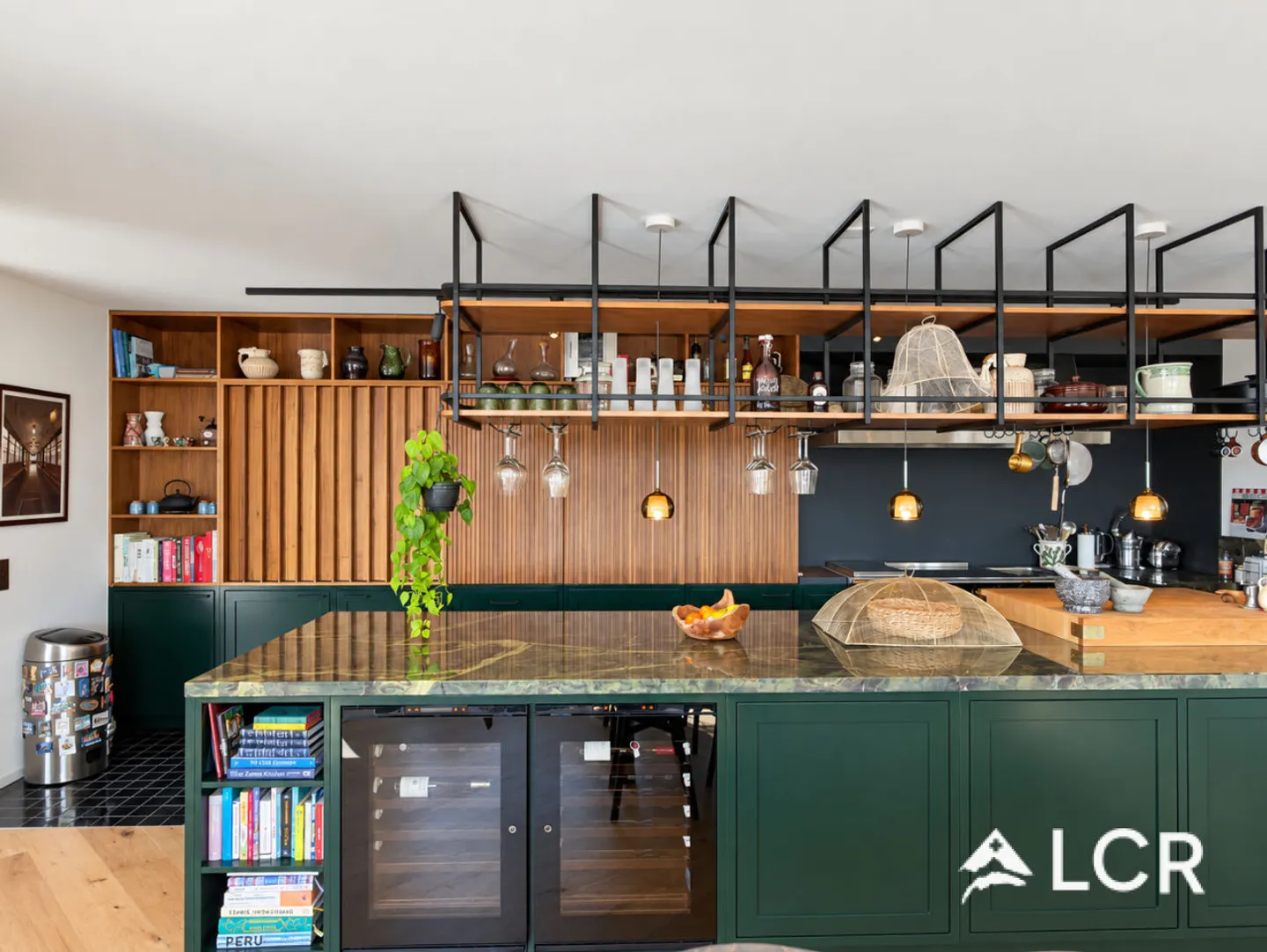 Stunning Apartment with Terrace - Photo 3 of 13