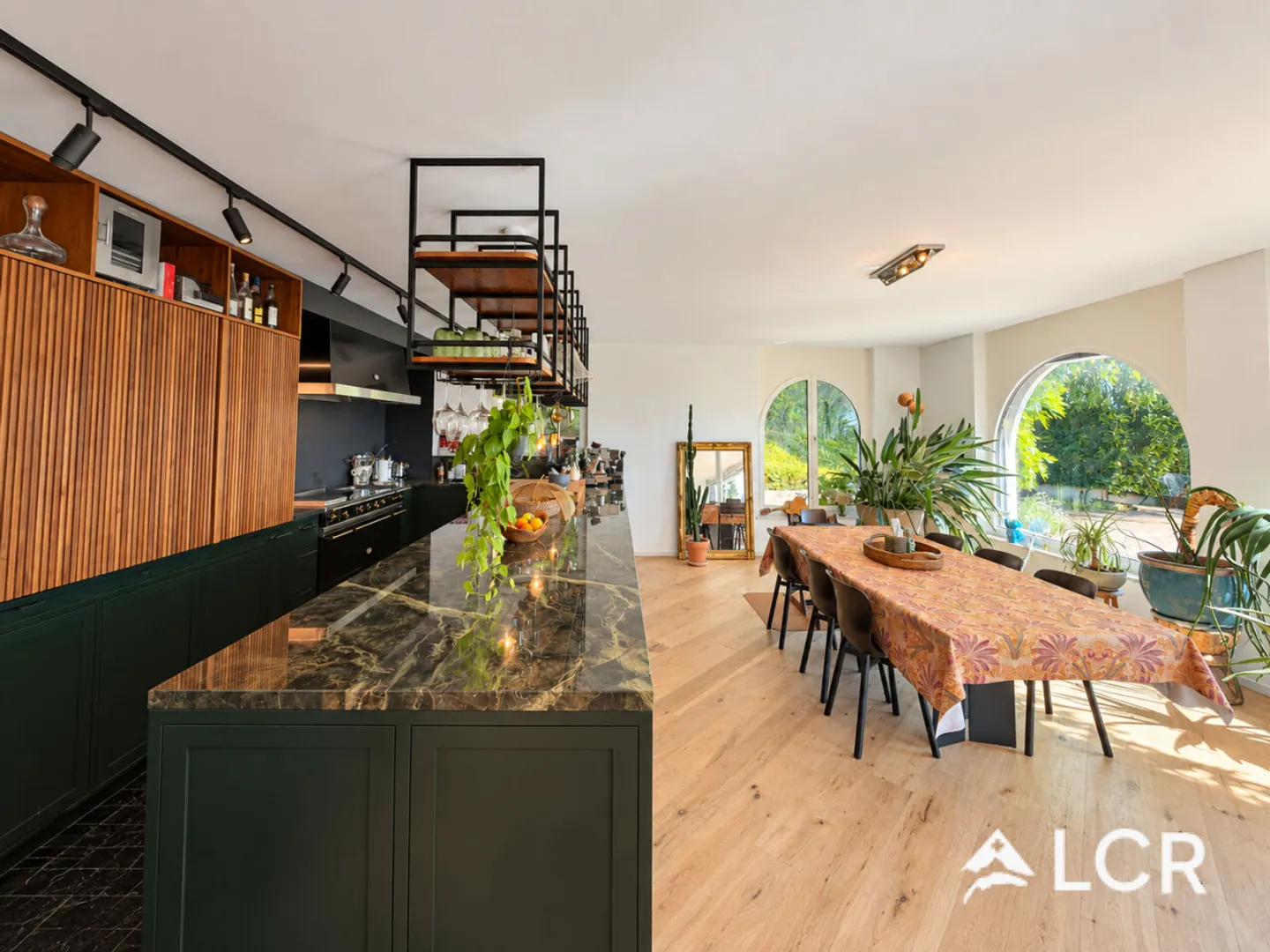 Stunning Apartment with Terrace - Photo 4 of 13