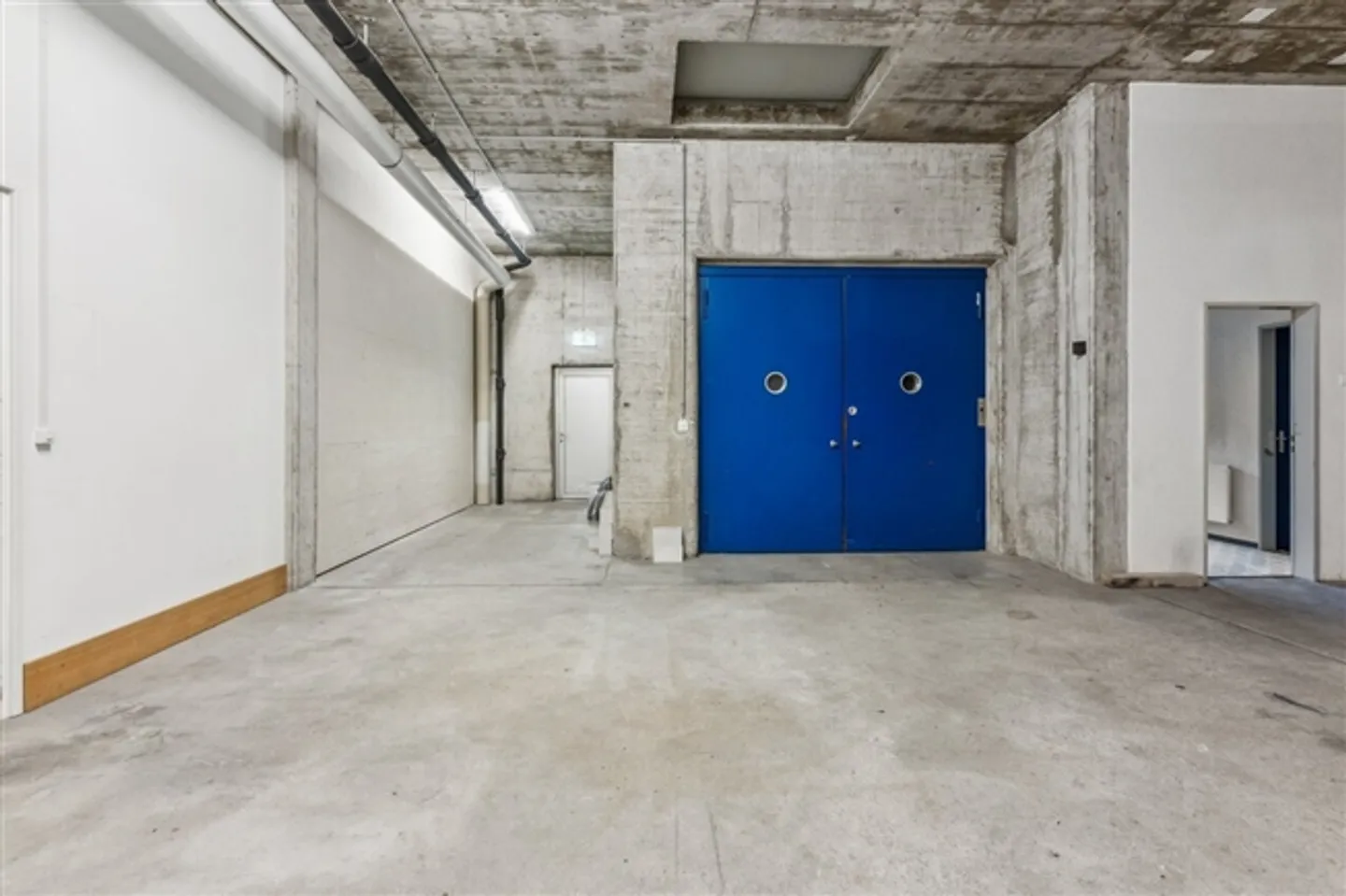 Espace de stockage et d'atelier spacieux dans le quartier industriel d'Oberfeld - Photo 8 sur 9