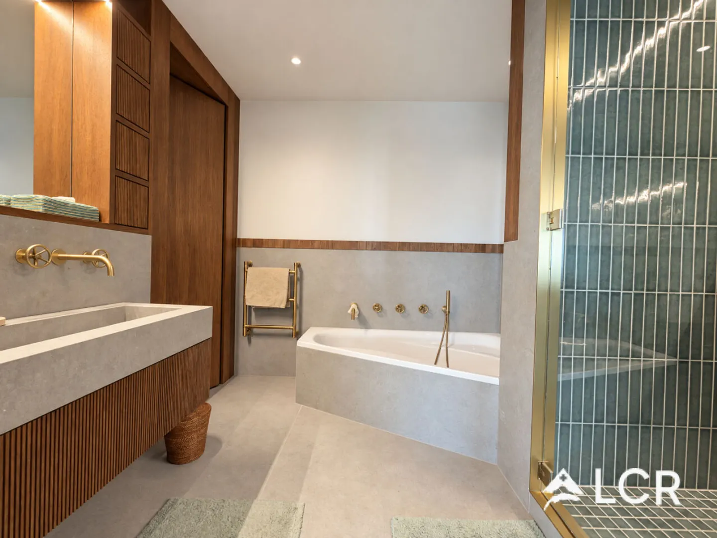 Stunning Apartment with Terrace - Photo 9 of 13