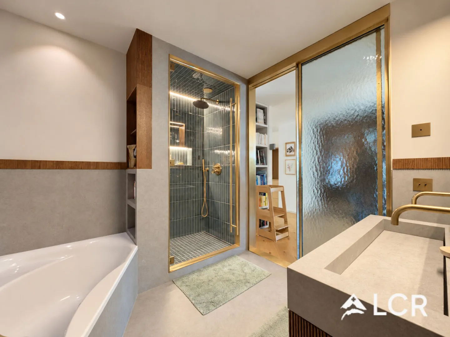 Stunning Apartment with Terrace - Photo 10 of 13