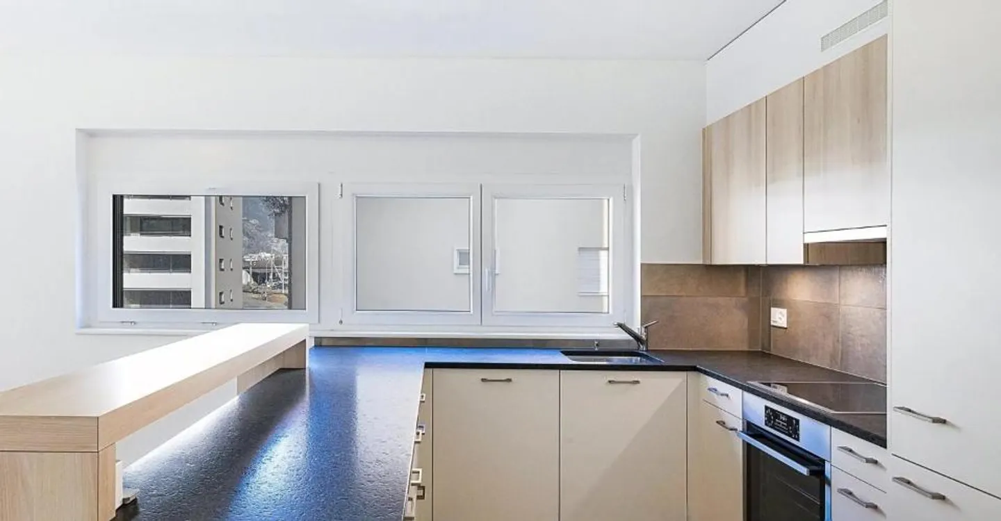 Elegant 3.5-room apartment with loggia just steps from the train station - Photo 2 of 7