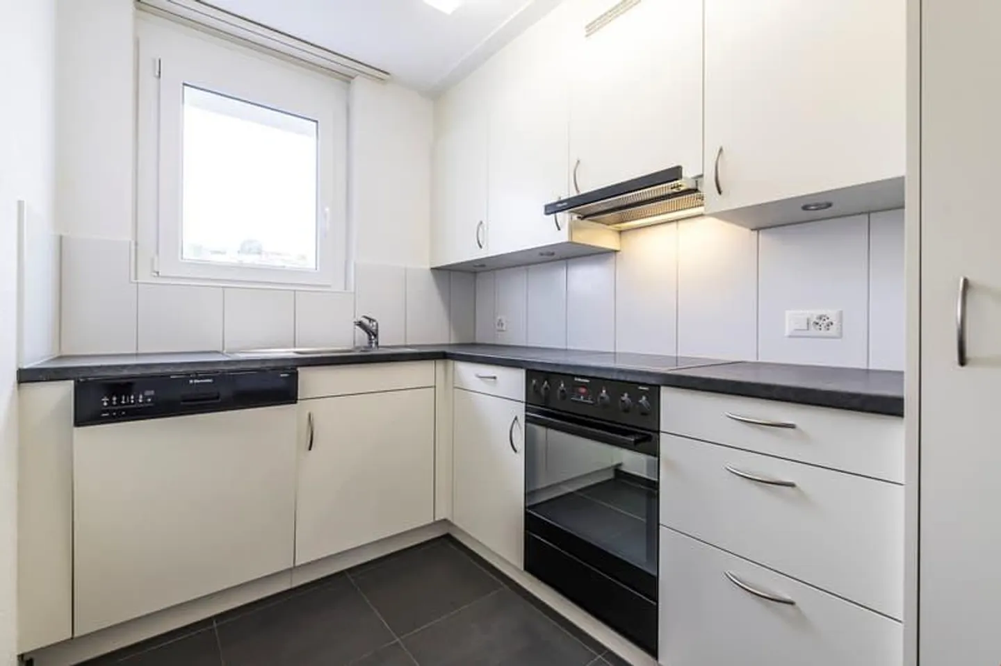 Belle appartement de 4,5 pièces au 5ème étage à louer - Photo 2 sur 6