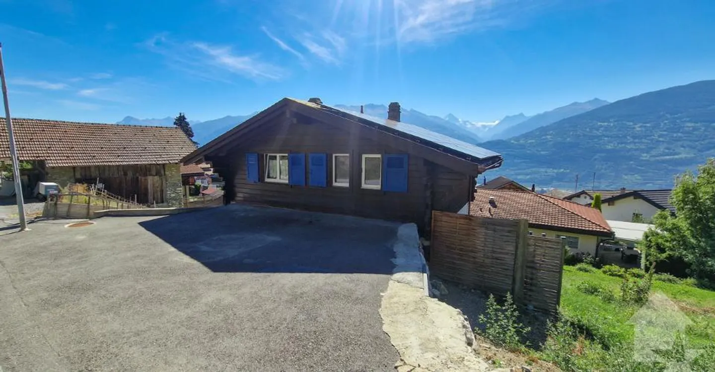 Incantevole piccolo chalet 4.5p, posizione superba, tranquillo, vista, soleggiato! - Foto 3 di 12