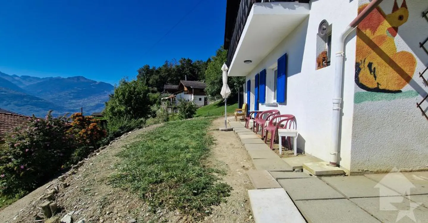Incantevole piccolo chalet 4.5p, posizione superba, tranquillo, vista, soleggiato! - Foto 5 di 12