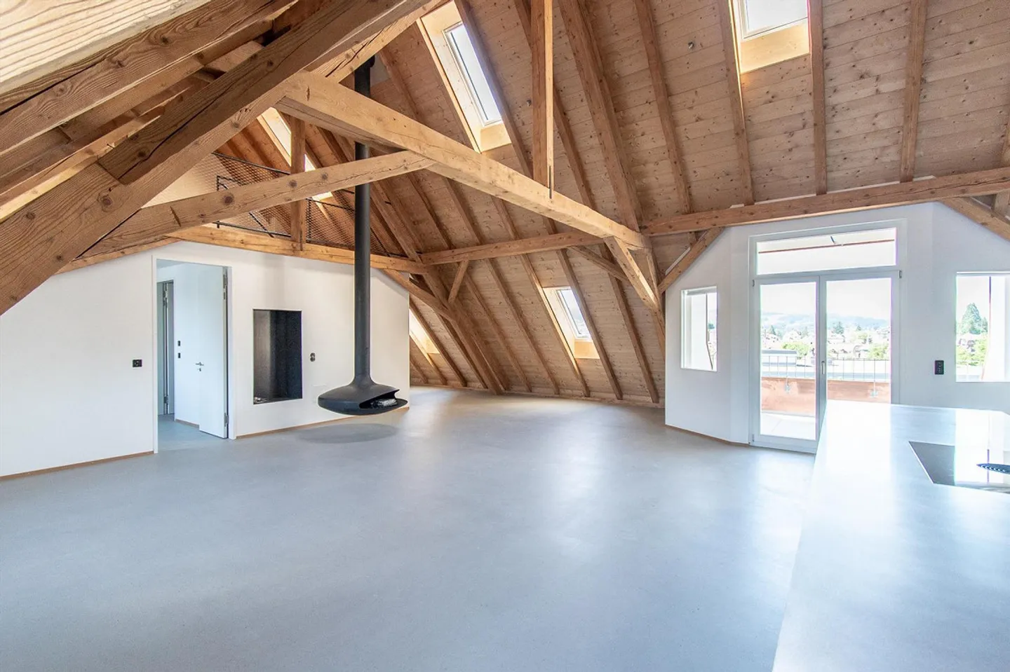 Appartamento Attico Unico con Loggia - Foto 2 di 13