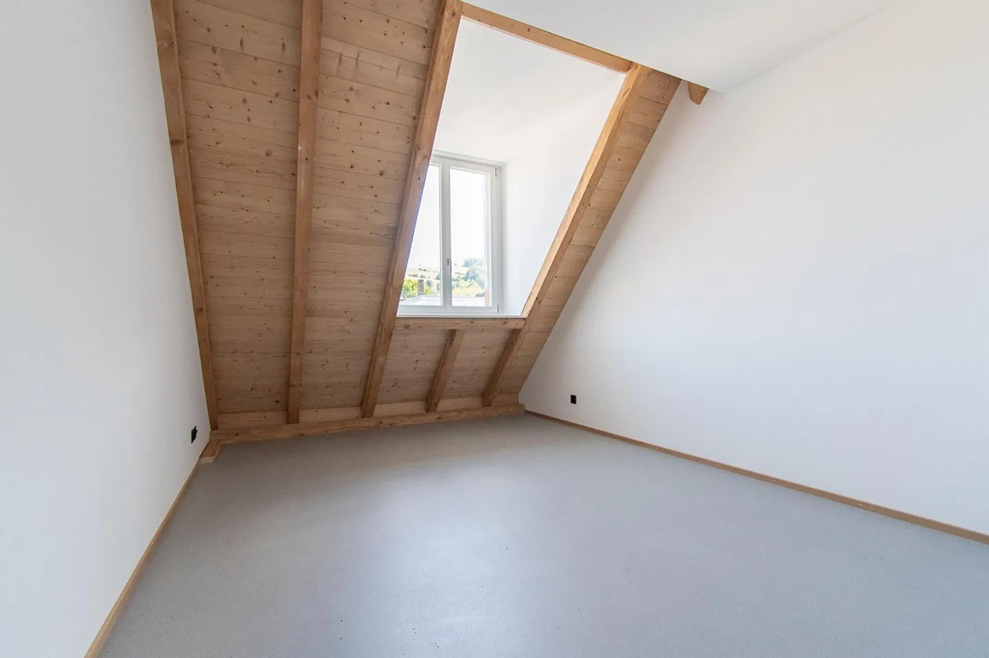 Appartamento Attico Unico con Loggia - Foto 9 di 13